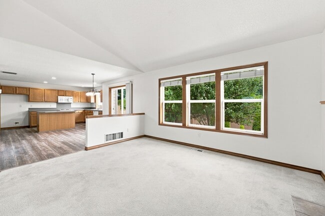 Building Photo - 3203 NE 171st Ave