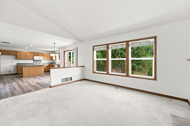 Building Photo - Spacious 3 Bedroom Home in East Vancouver – Great Location Near Harmony & Union Schools