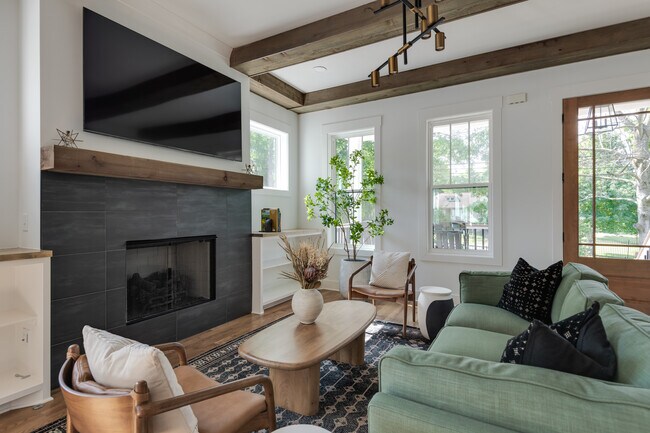 Building Photo - Cahal Ave Unit B