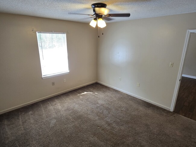 Building Photo - 403 E Lawnwood Ave