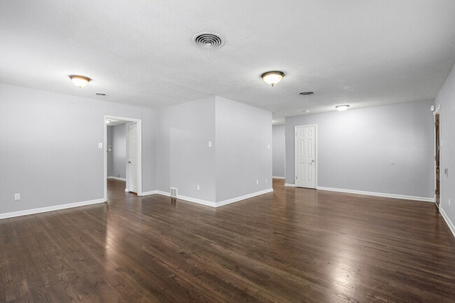 Building Photo - 3521 Jeanette Dr