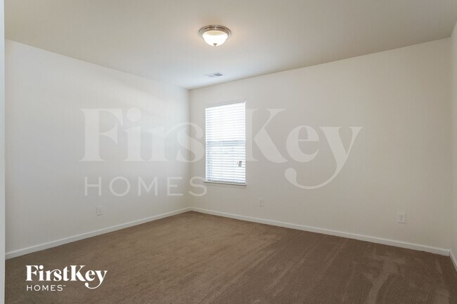 Building Photo - 1400 Glenwater Dr