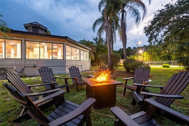 Building Photo - 2827 S Indian River Dr