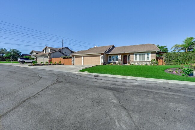 Building Photo - 1519 Via Hacienda