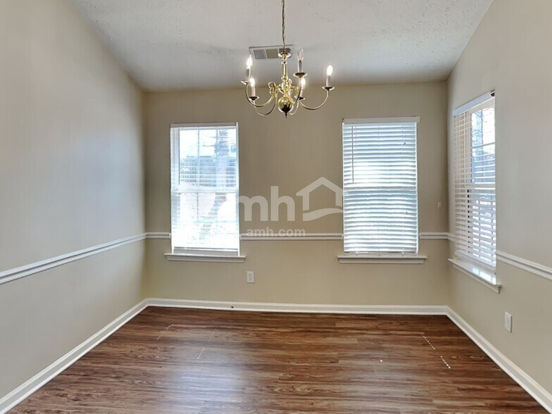 Building Photo - 5455 Yellow Pine Dr