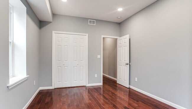 Building Photo - 212 S 50th St