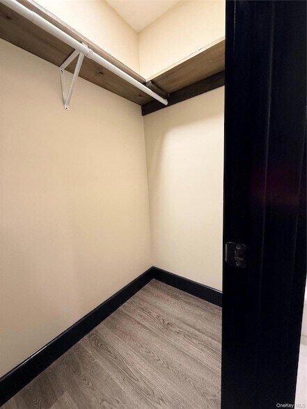 Building Photo - 268 Carpenter Ave