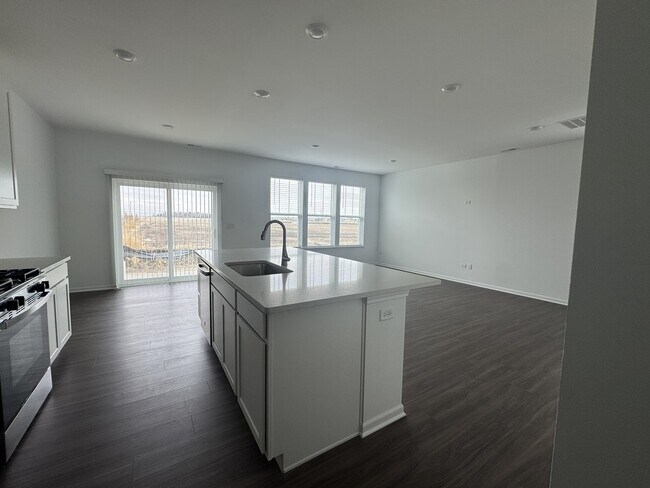 Building Photo - 25732 W Wakefield Dr