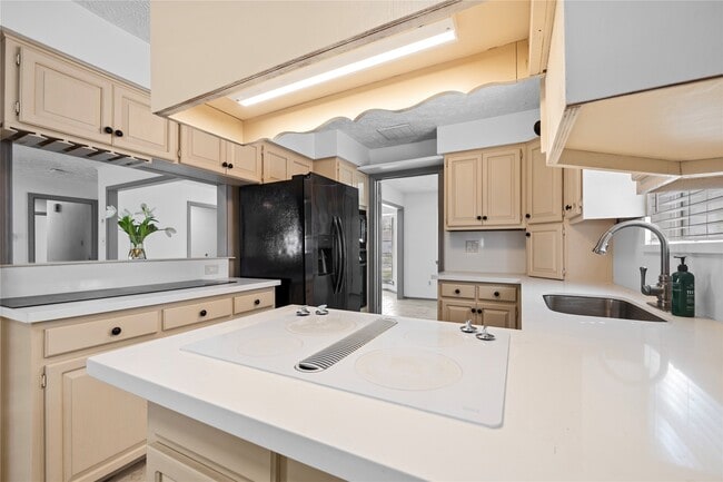 Building Photo - 13834 Oakwood Ln