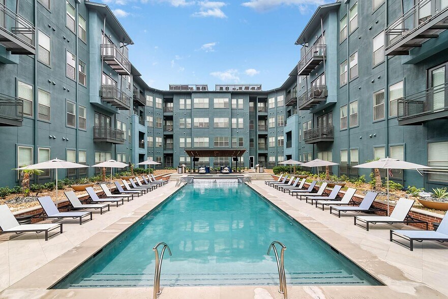 Building Photo - 5005 Galleria Dr