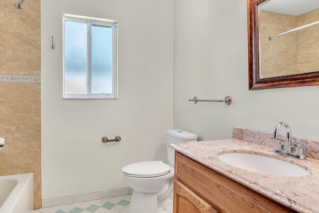 Building Photo - 2505 Kingston Ct