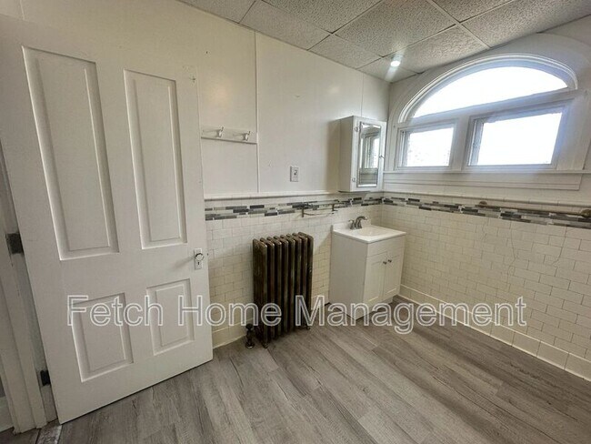 Building Photo - 537 Cumberland St