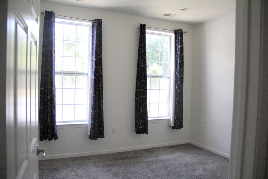 Bedroom 1 view 2 - 115 Deacon Shattuck Way