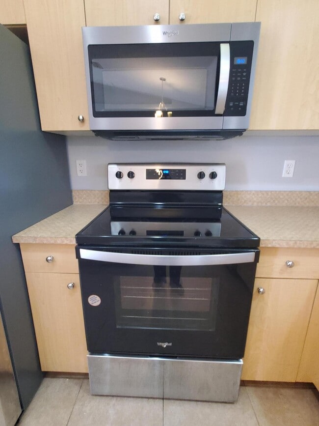 Building Photo - 3234 SW Fillmore St