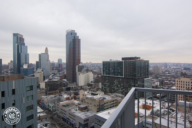 Building Photo - 436 Albee Square W