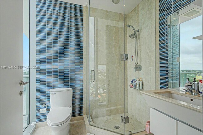Building Photo - 2627 S Bayshore Dr