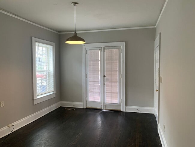 Building Photo - Beautiful 2 Bedroom in Poncey Highlands!