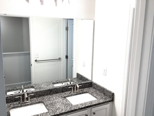 Building Photo - 378 Sandstone Dr