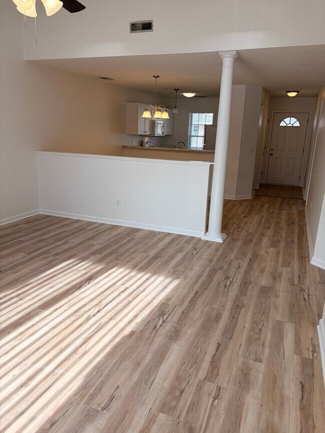 Building Photo - Q201