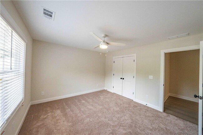 Building Photo - 373 Creek Wood Pk Dr