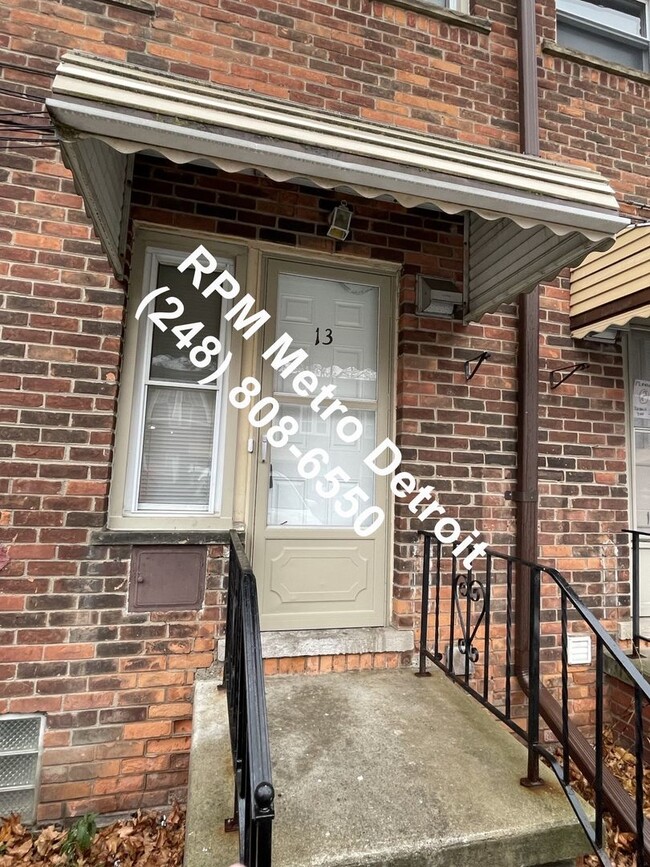 Primary Photo - Move in Ready Brick Condo in Dearborn.