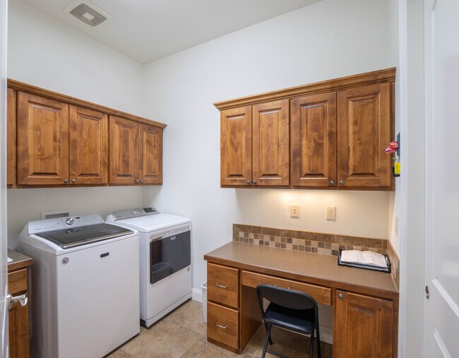 Building Photo - 972 Hawkshead St