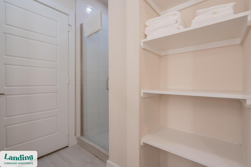 Building Photo - 15950 Chase Hill Blvd