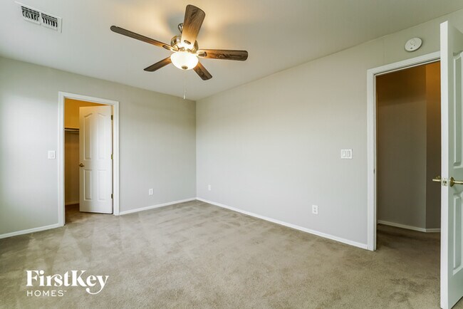 Building Photo - 5895 E Hackle Ln