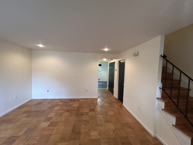 Building Photo - 6537 Beechwood Dr