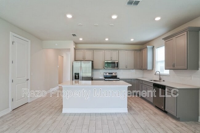 Building Photo - 2132 Live Oak Lake Rd