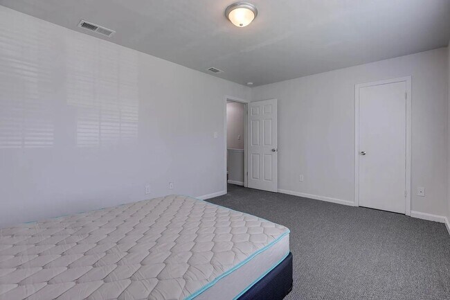 Building Photo - Charming 3BR Home in Norfolk