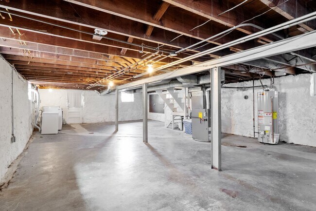 Building Photo - Flockin' Cute House