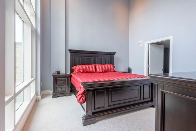 Building Photo - Furnished Downtown 2 BD in Short North! Sa...