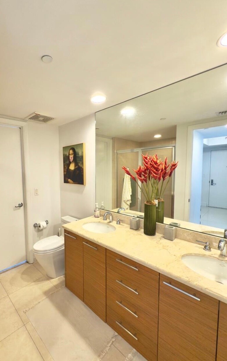 Building Photo - 50 Biscayne Blvd