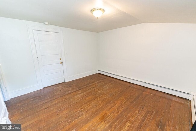 Building Photo - 733 Camden Ave