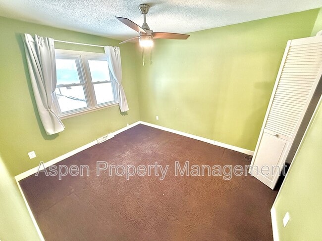 Building Photo - 1704 Parkway Dr