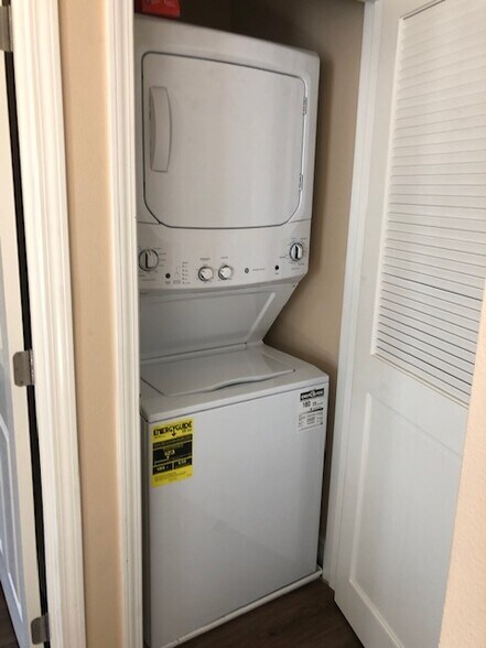 Washer/Dryer in unit - 5810 Dovetail Dr