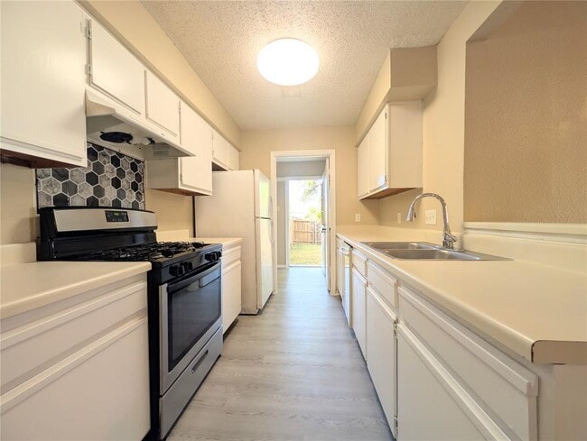Building Photo - 2014 Redwing Way