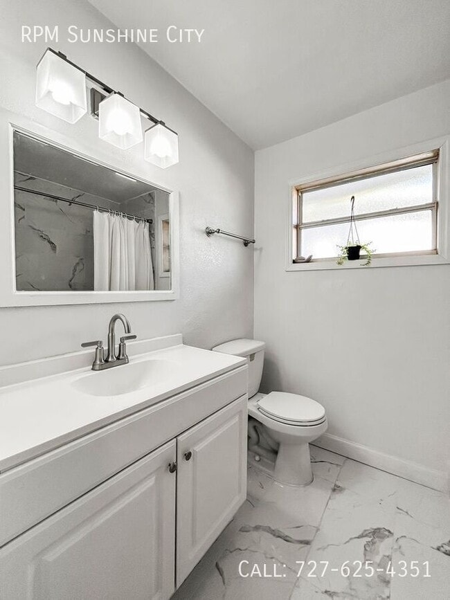 Building Photo - 2201 26th St S