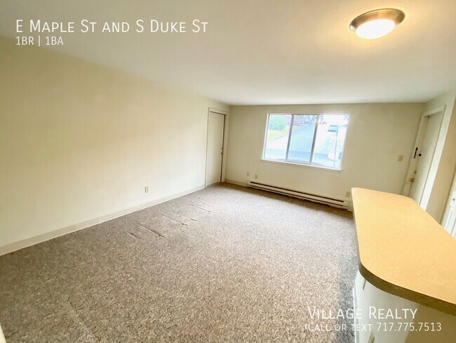 Building Photo - 461 E Maple St