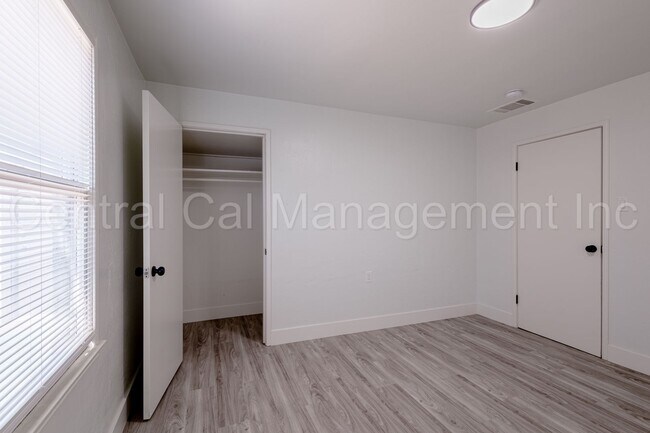 Building Photo - 341 Laurel Ave