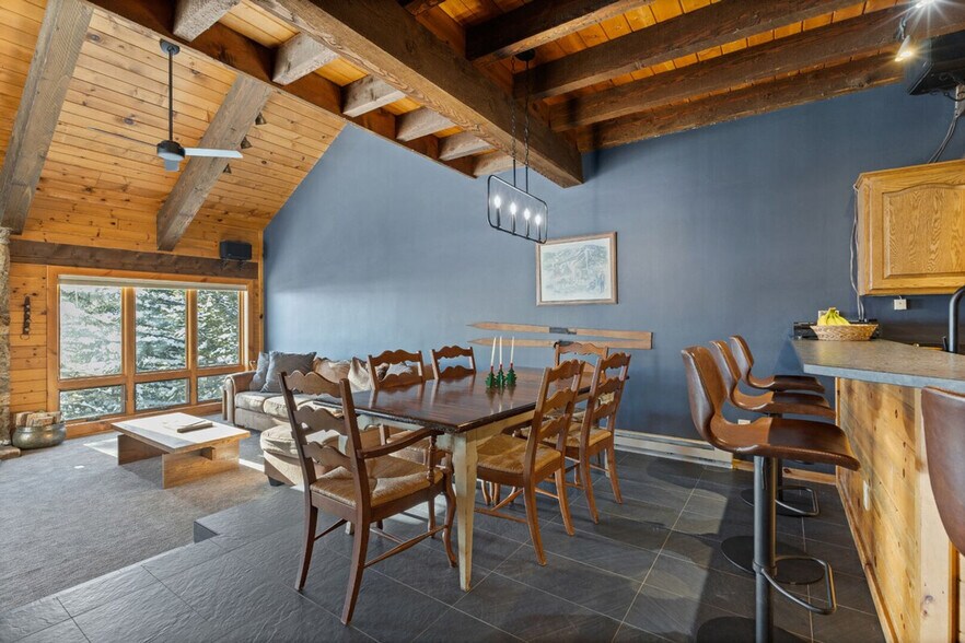 Building Photo - 2460 Ski Trail Ln