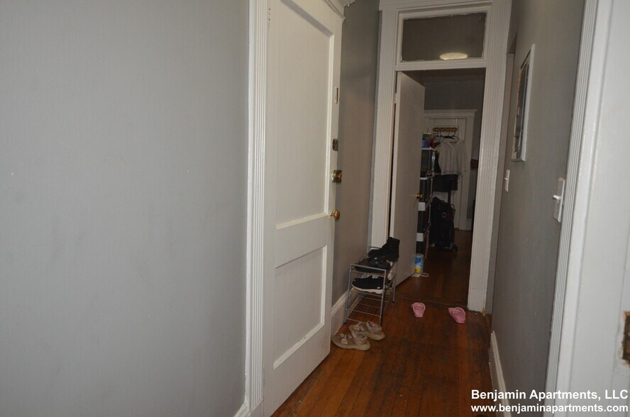 Building Photo - 463 Park Dr