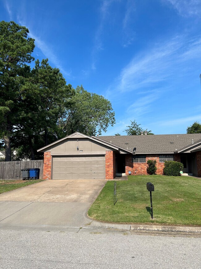 Primary Photo - 7366 S Darlington Ave