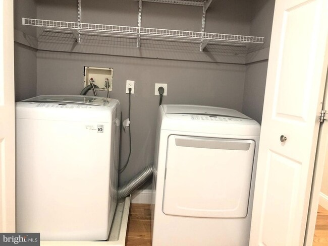 Building Photo - 5 Algonquin Ct