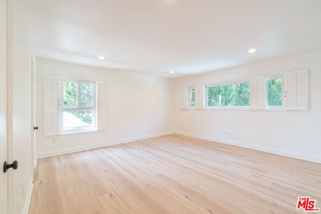 Building Photo - 4220 Towhee Dr