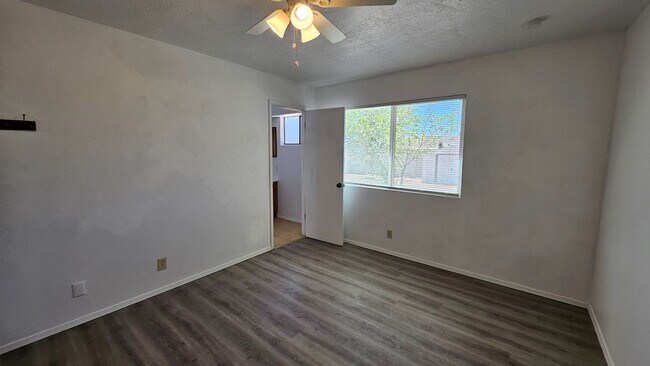Building Photo - 3 bed 1.5 bath
