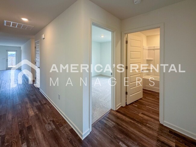 Building Photo - Coming Soon! Available to view NOW!!! Comfortable and Bright Tuscaloosa Home