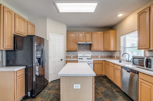 Building Photo - 2709 Sunhill Ct