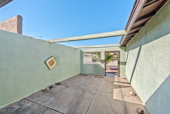 Building Photo - 506 Holick Ave